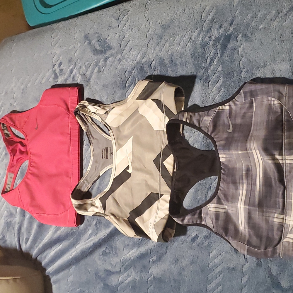 Bundle of 3 nike tops Zise m